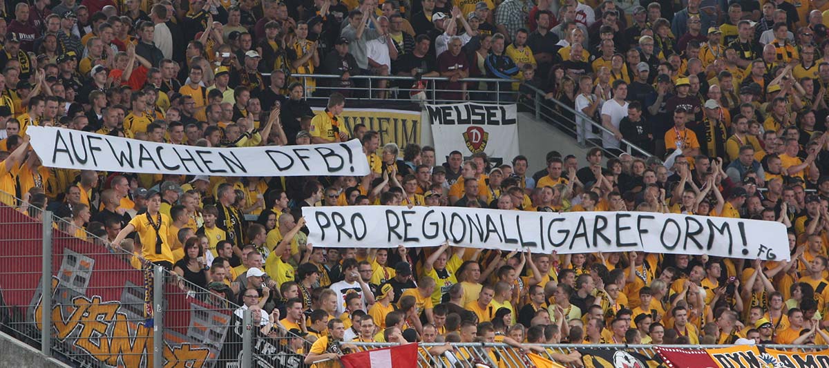Spruchband von Fans zur Regionalligareform