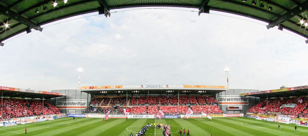 Bruchweg-Stadion mit Fans